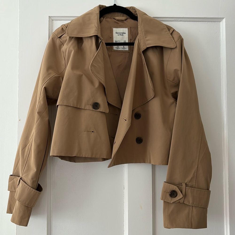 Water resistant cropped Abercrombie jacket